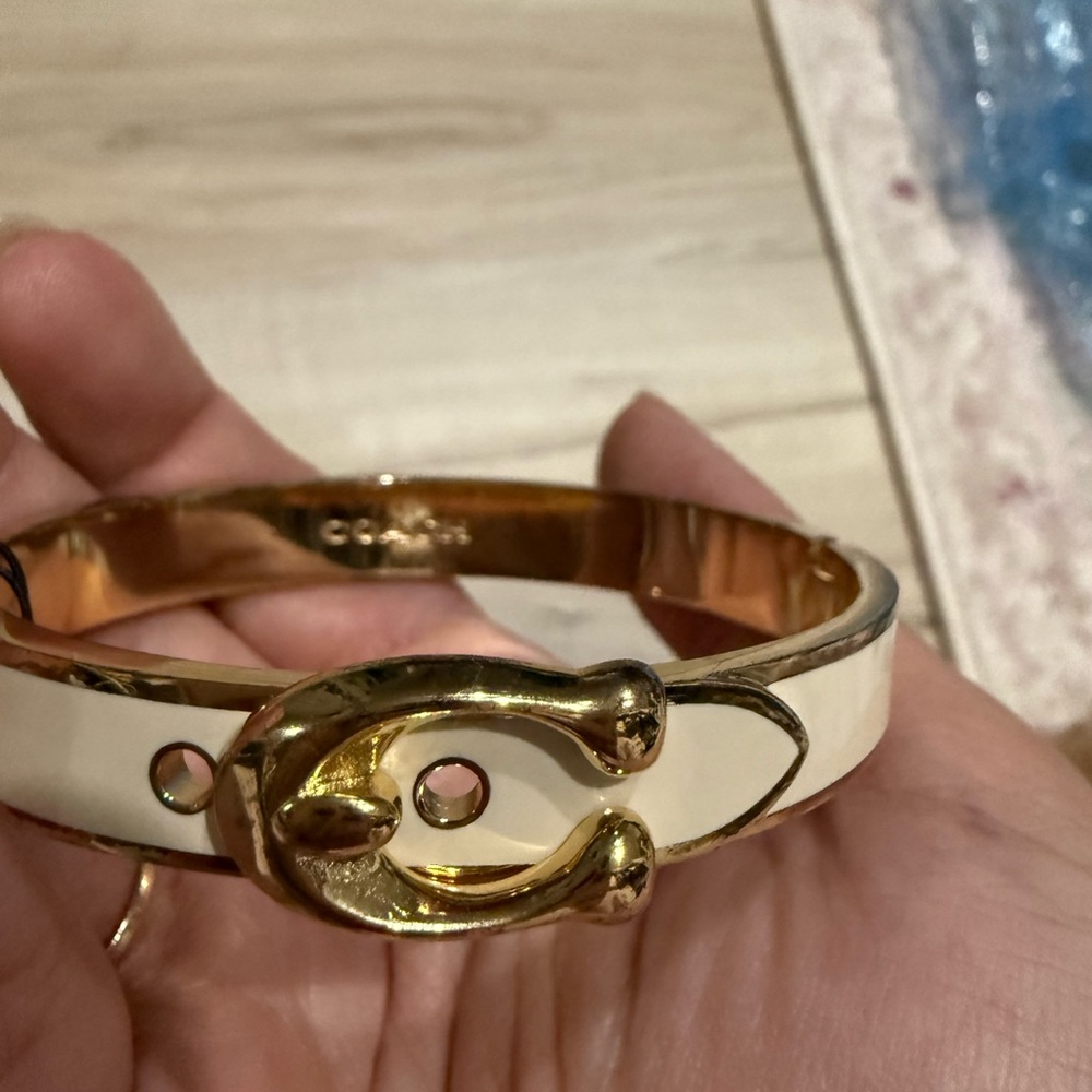 COACH SIGNATURE C BANGLE gold and cream bracelet - Picture 7 of 10